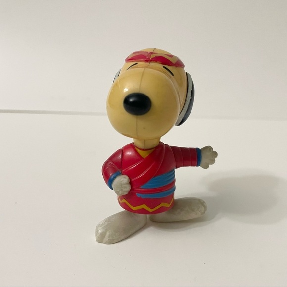Vintage Snoopy World Tour Taiwan Figure Toy - Picture 3 of 14